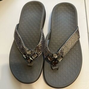 Vionic Lucia Toe Post Arch Support Women's Sandals